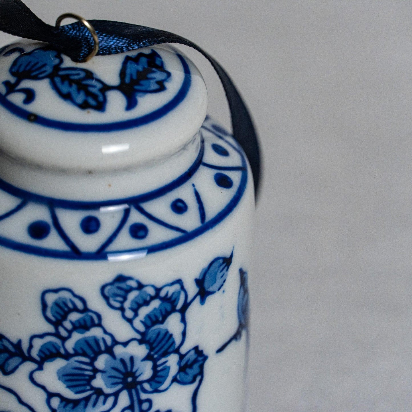 Bird and Flower Jar 花鸟